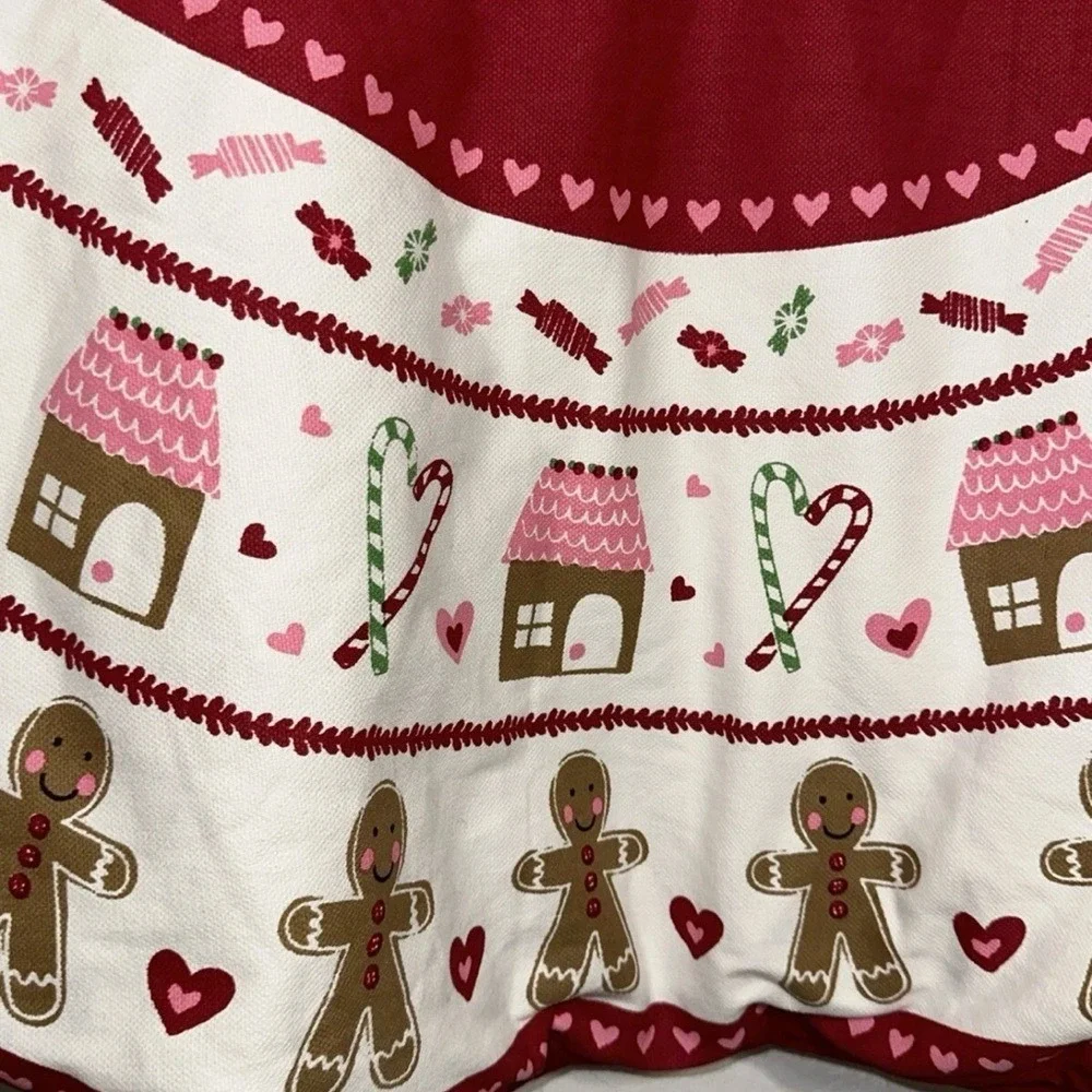 Cupcakes and Cashmere Gingerbread Man Christmas Tree Skirt 52 Inch‎ Red White